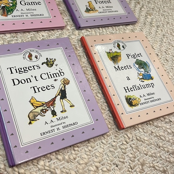 LIKE NEW VINTAGE WINNIE THE POOH STORIES - 4 BOOKS - Picture 3 of 9